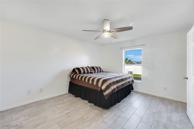 bedroom with ceiling fan