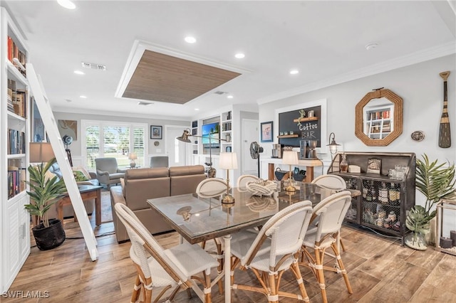 dining space with ornamental molding