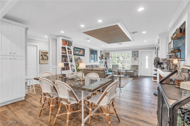 dining room featuring light hardwood / wood-style floors and ornamental molding