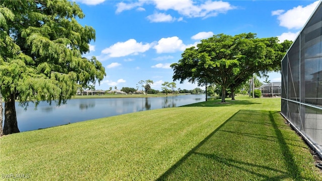 view of yard featuring a water view