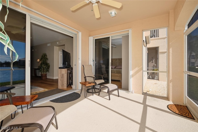 sunroom with ceiling fan