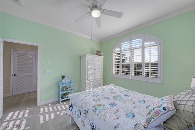 bedroom featuring crown molding and ceiling fan