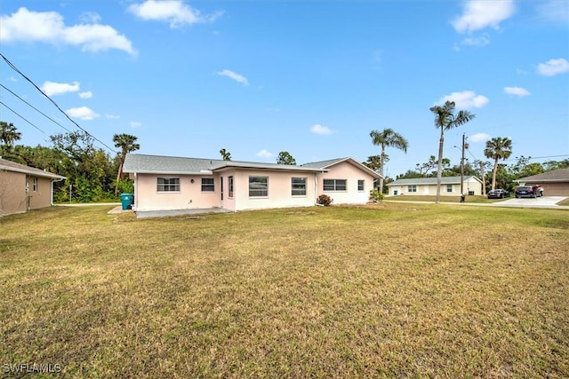 view of front facade with a front yard