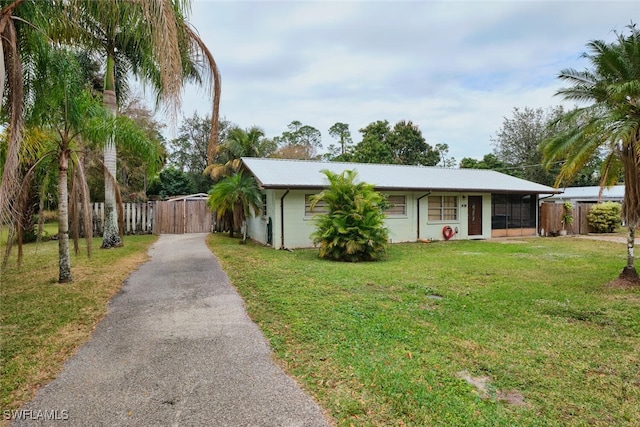 ranch-style home featuring a front lawn