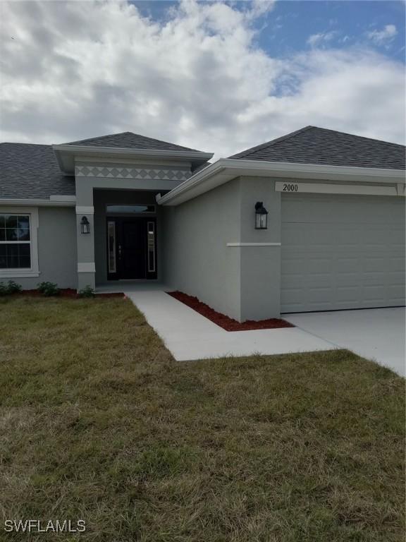 view of front of house with a front lawn and a garage