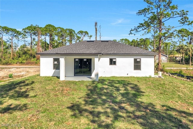 back of house featuring a yard