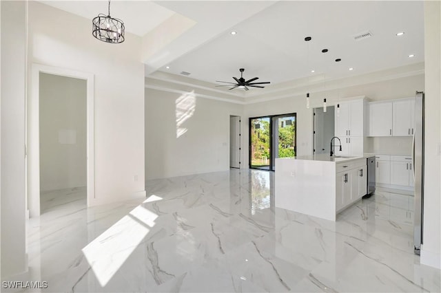 unfurnished room featuring visible vents, a raised ceiling, marble finish floor, a sink, and recessed lighting