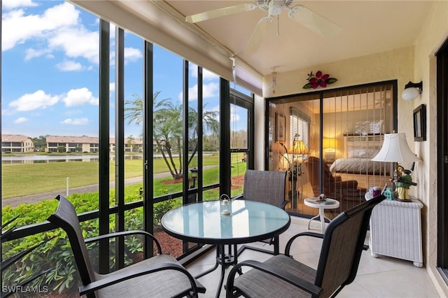 sunroom / solarium with ceiling fan