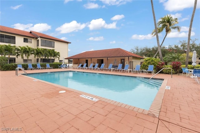 view of swimming pool featuring a patio