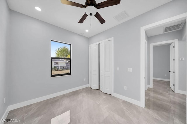 unfurnished bedroom featuring ceiling fan and a closet