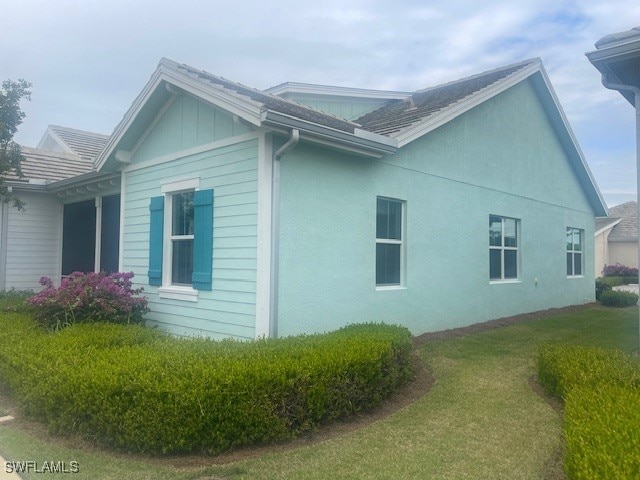 view of side of property featuring a yard