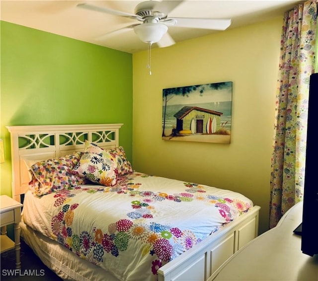 bedroom featuring ceiling fan