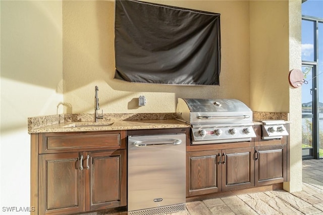 view of patio featuring an outdoor kitchen, sink, and grilling area