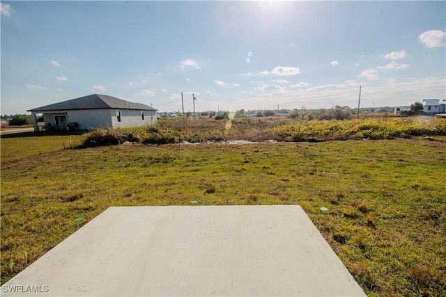 view of yard with a rural view