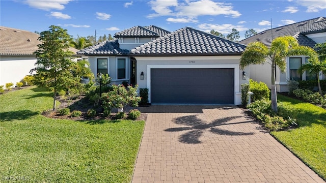 view of front of house featuring a front yard and a garage