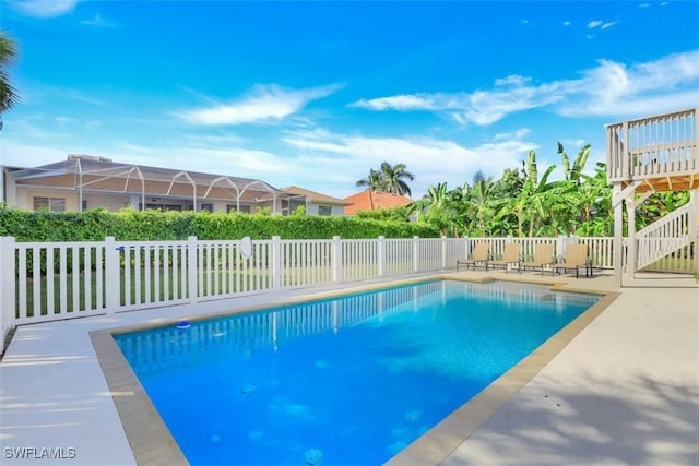 view of swimming pool