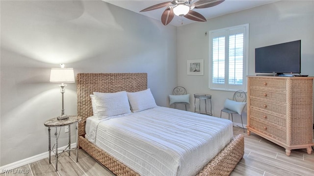 bedroom with ceiling fan