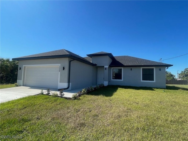 view of front facade featuring a garage and a front yard