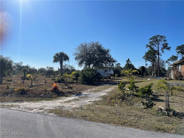 Listing photo 3 for 1813 Hines Ave, Lehigh Acres FL 33972