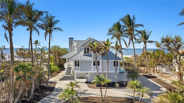 view of front of property featuring a water view