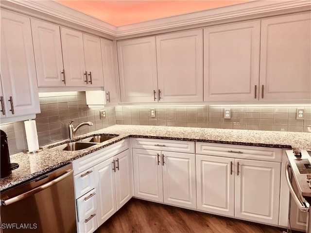 kitchen with dark wood-style flooring, a sink, white cabinets, appliances with stainless steel finishes, and decorative backsplash