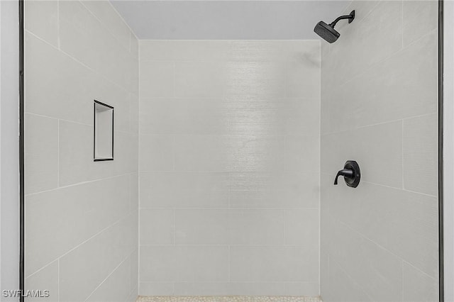 bathroom featuring tiled shower