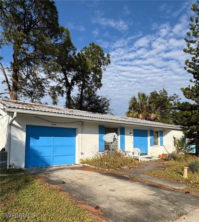 single story home with a garage