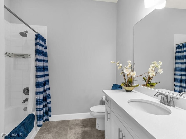 bathroom with baseboards, shower / bath combo with shower curtain, toilet, vanity, and tile patterned flooring