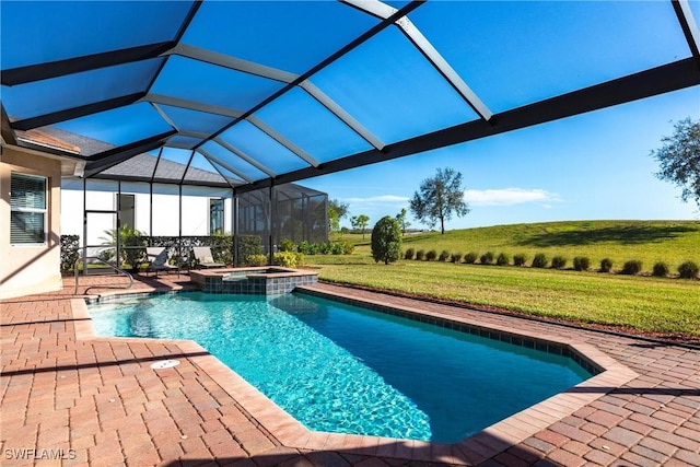 view of swimming pool with a pool with connected hot tub, a rural view, a lanai, a patio area, and a lawn