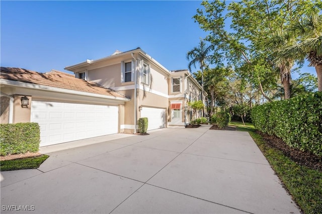 view of front of property with stucco siding and driveway