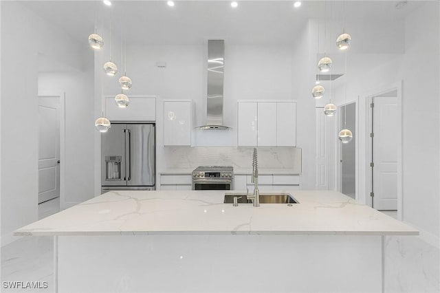 kitchen featuring a center island with sink, appliances with stainless steel finishes, sink, and pendant lighting