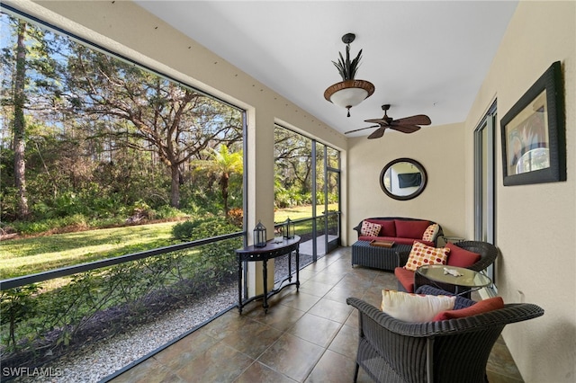 sunroom with ceiling fan