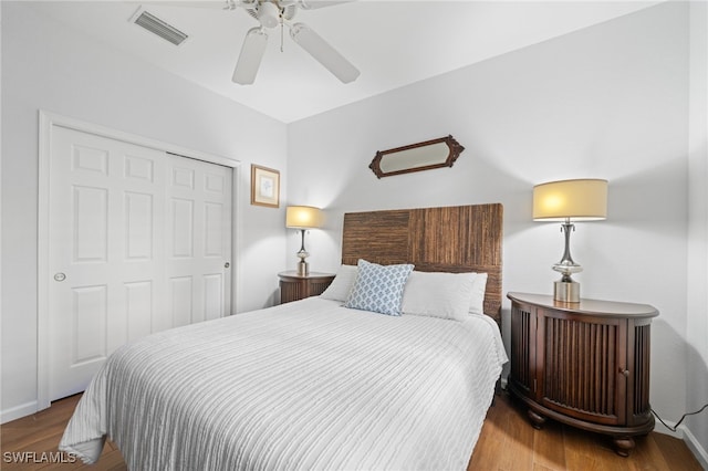 bedroom featuring ceiling fan, hardwood / wood-style floors, and a closet