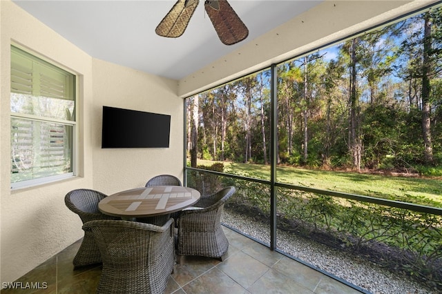 sunroom featuring ceiling fan