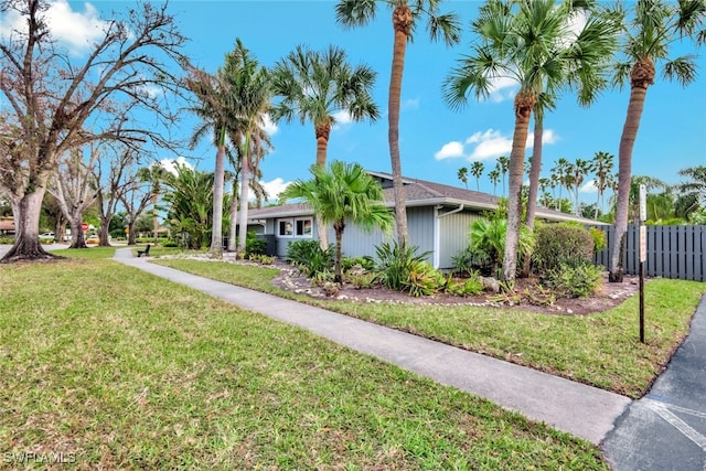 ranch-style house featuring a front lawn