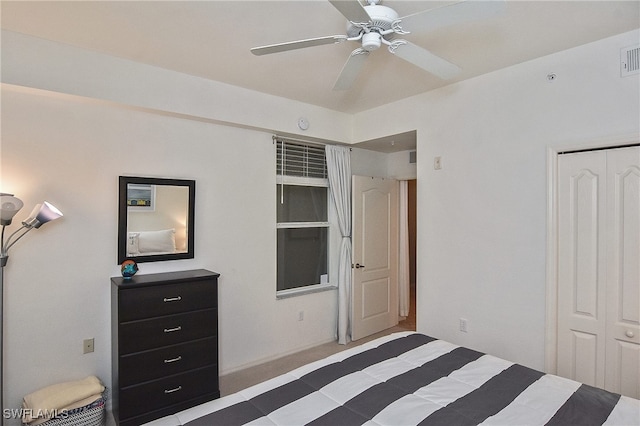 unfurnished bedroom with ceiling fan and a closet