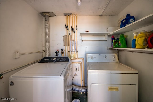 laundry room with washing machine and dryer