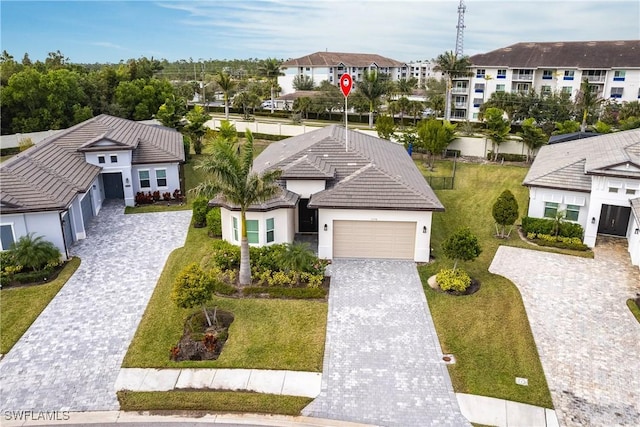 view of front of house featuring a front lawn