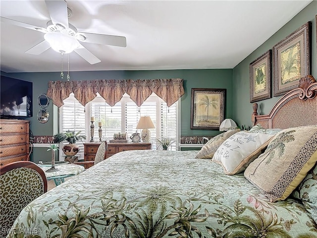 bedroom with ceiling fan