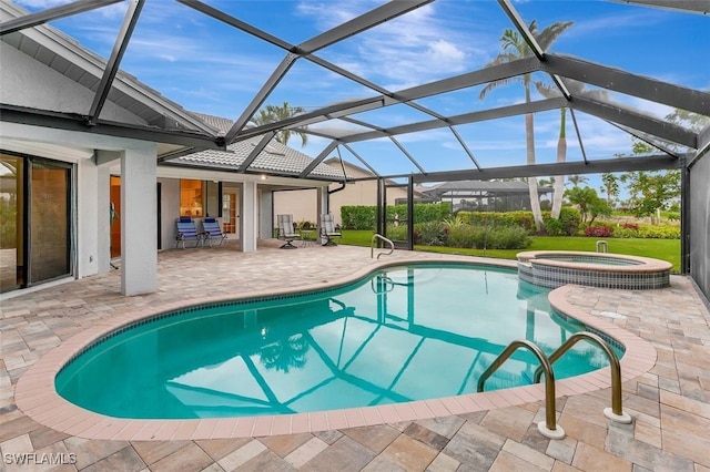 view of swimming pool featuring a pool with connected hot tub and a patio area