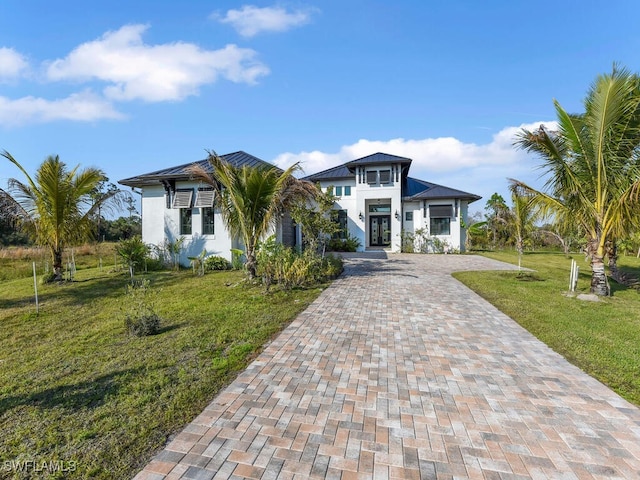 view of front of property with a front yard