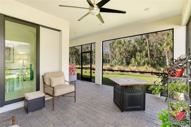 sunroom with ceiling fan