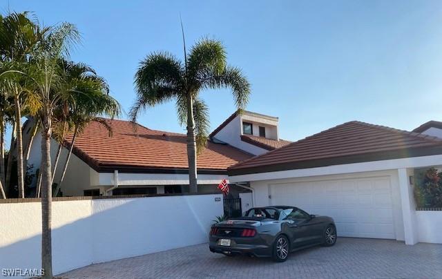 view of front of house featuring a garage