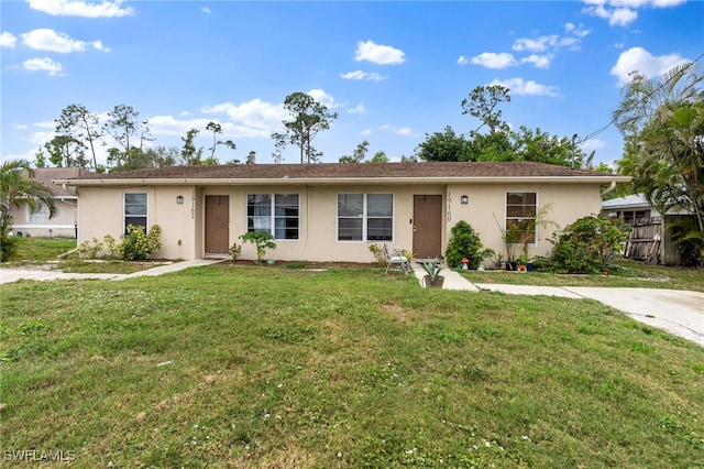 ranch-style house featuring a front lawn