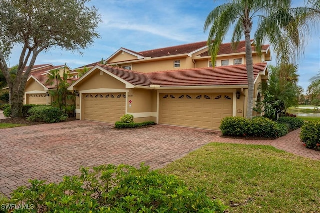 view of front facade with a front yard