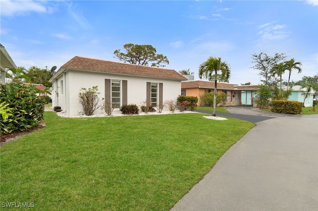 view of front of house featuring a front yard