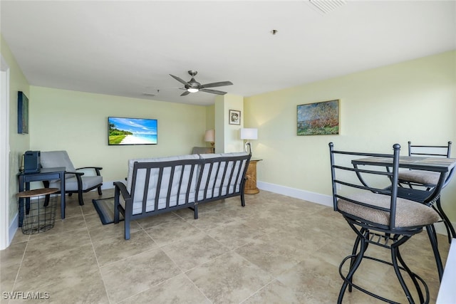 bedroom with ceiling fan