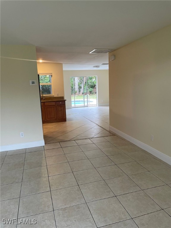 unfurnished room featuring light tile patterned floors