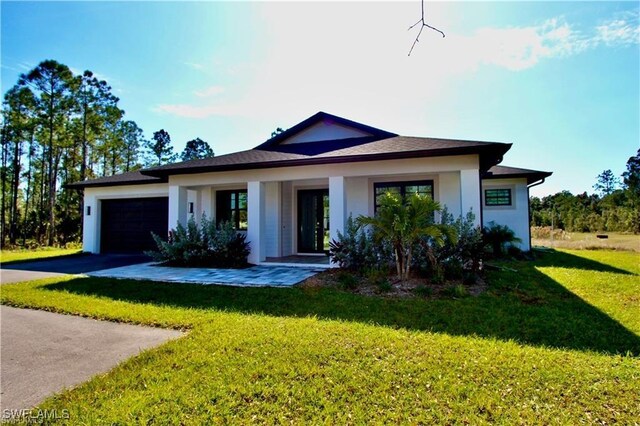 view of front facade featuring a front yard and a garage