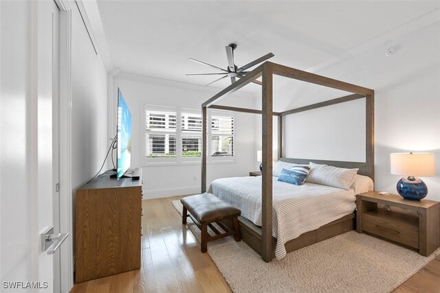 bedroom with ornamental molding, light hardwood / wood-style floors, and ceiling fan